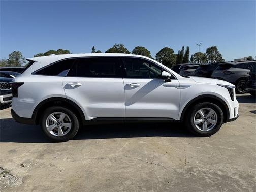 2025 Kia Sorento LX