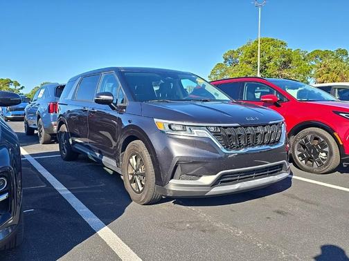 2022 Kia Carnival LX