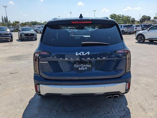 Midnight Black 2023 Kia Telluride EX