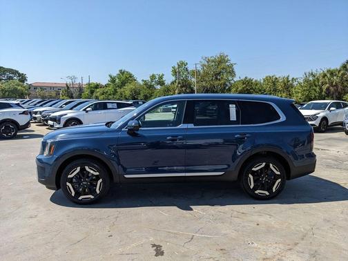 Midnight Black 2023 Kia Telluride EX