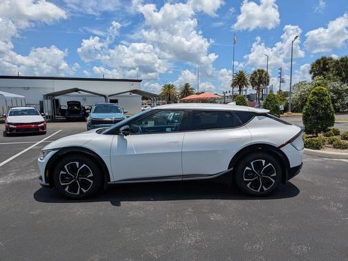 Snow White Pearl 2022 Kia EV6 Wind