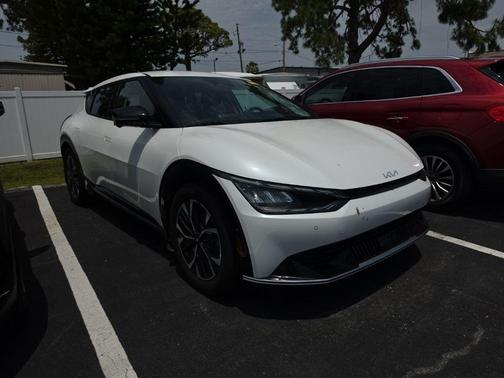 Snow White Pearl 2022 Kia EV6 Wind