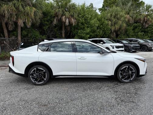 2025 Kia K4 GT-Line