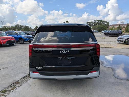 Aurora Black Pearl 2025 Kia Carnival LXS