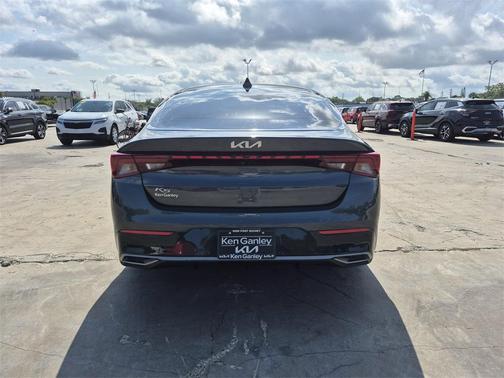 2022 Kia K5 LXS