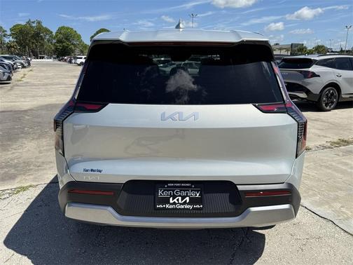 2026 Kia EV9 Light Long Range