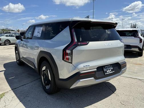 2026 Kia EV9 Light Long Range