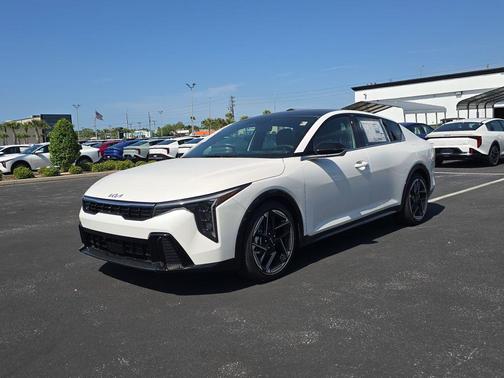 Snow White Pearl 2026 Kia K4 GT-LINE