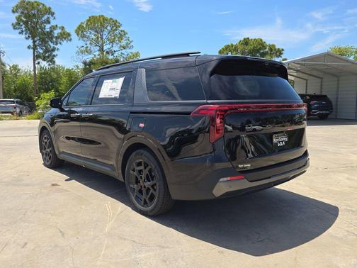 Aurora Black Pearl 2026 Kia Carnival SX Prestige