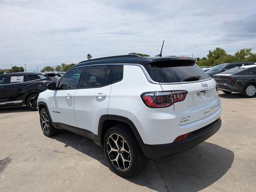 Bright White Clearcoat 2025 Jeep Compass Limited
