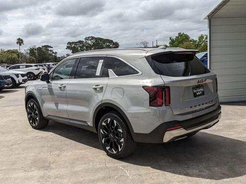 Wolf Gray 2025 Kia Sorento EX