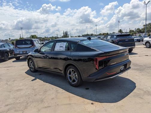 2025 Kia K4 LXS