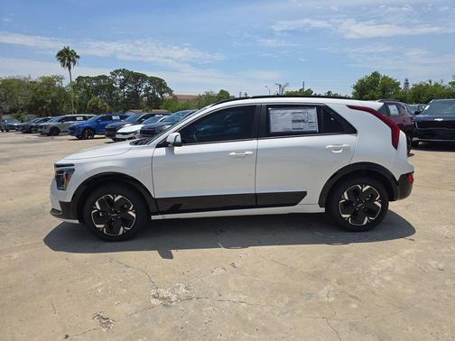 Snow White Pearl 2026 Kia Niro EV Wind