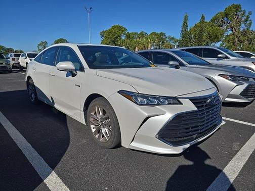 2019 Toyota Avalon Hybrid XLE