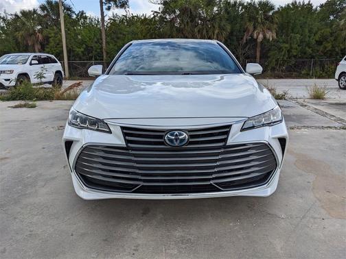 2019 Toyota Avalon Hybrid XLE