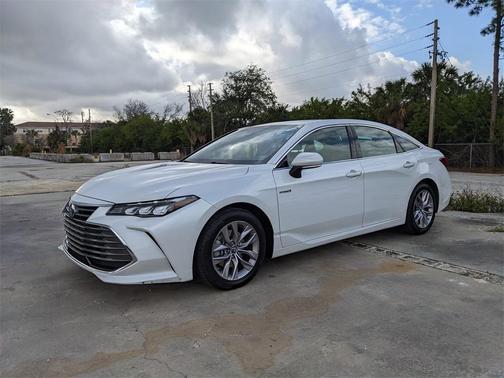 2019 Toyota Avalon Hybrid XLE