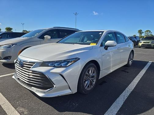2019 Toyota Avalon Hybrid XLE
