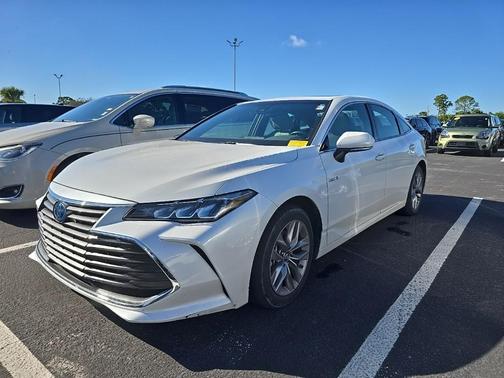 2019 Toyota Avalon Hybrid XLE