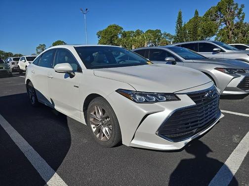 2019 Toyota Avalon Hybrid XLE