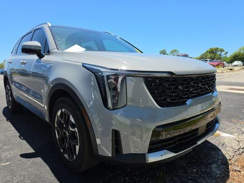 Wolf Gray 2025 Kia Sorento S
