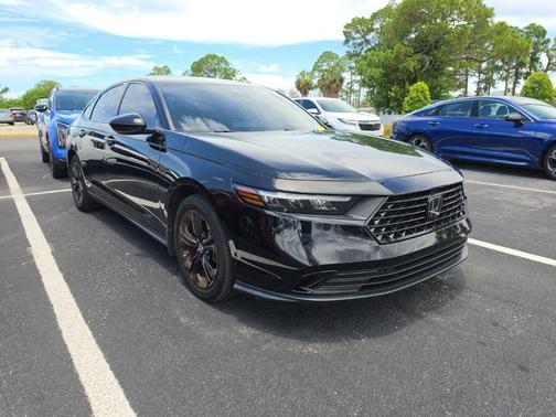 Crystal Black Pearl 2025 Honda Accord SE