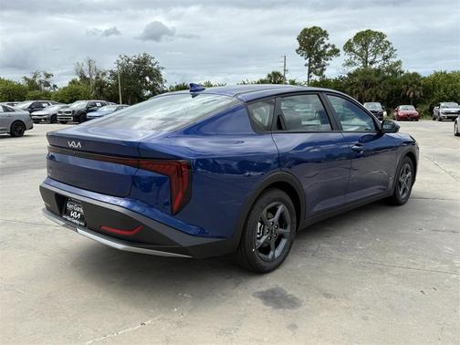 2025 Kia K4 LXS