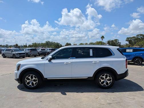 Glacial White Pearl 2022 Kia Telluride EX