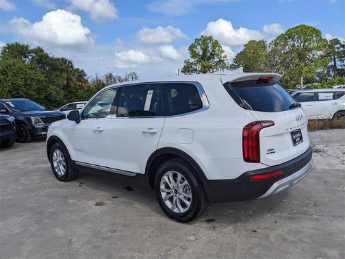 2022 Kia Telluride LX