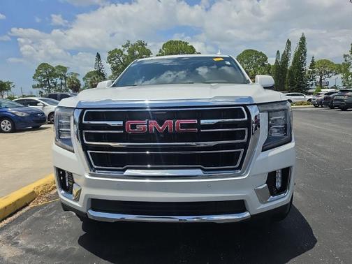 White Frost Tri-Coat 2024 GMC Yukon XL SLT