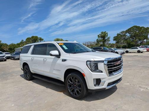 White Frost Tri-Coat 2024 GMC Yukon XL SLT