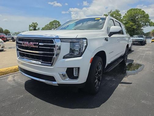 White Frost Tri-Coat 2024 GMC Yukon XL SLT