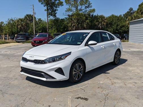 Snow White Pearl 2023 Kia Forte LXS