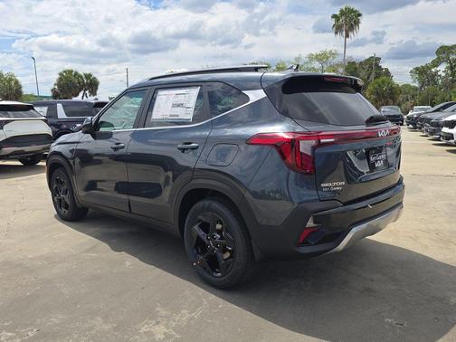Gravity Gray 2026 Kia Seltos EX