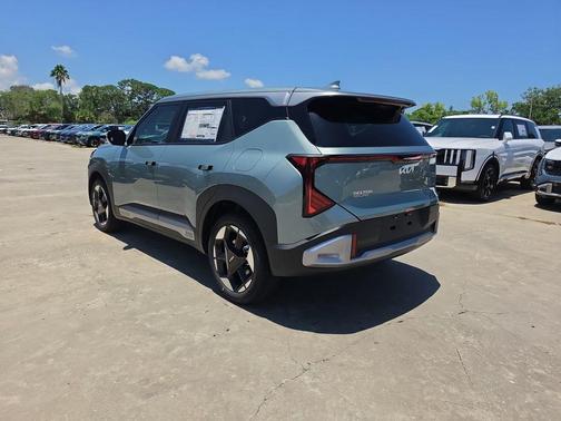 Green 2027 Kia Seltos S