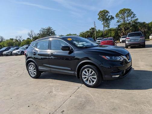 2022 Nissan Rogue Sport SV