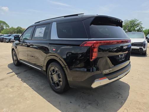 Aurora Black Pearl 2026 Kia Carnival SX