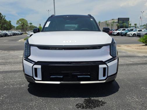 Glacial White Pearl 2026 Kia EV9 GT-Line