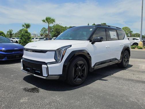 Glacial White Pearl 2026 Kia EV9 GT-Line