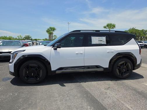 Glacial White Pearl 2026 Kia EV9 GT-Line