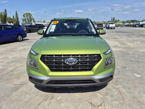2024 Hyundai VENUE SE