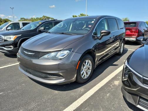 2022 Chrysler Voyager LX