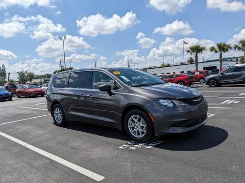 2022 Chrysler Voyager LX