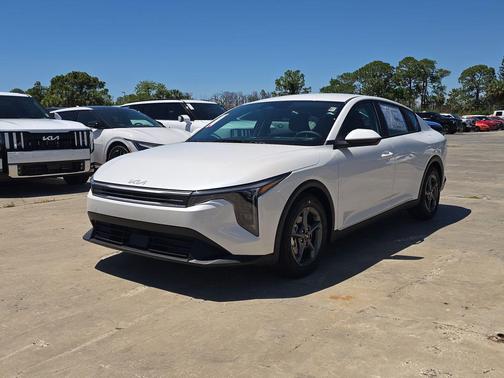 Snow White Pearl 2026 Kia K4 LXS