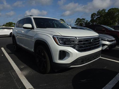 Opal White Pearl Effect 2024 Volkswagen Atlas 2.0T SEL