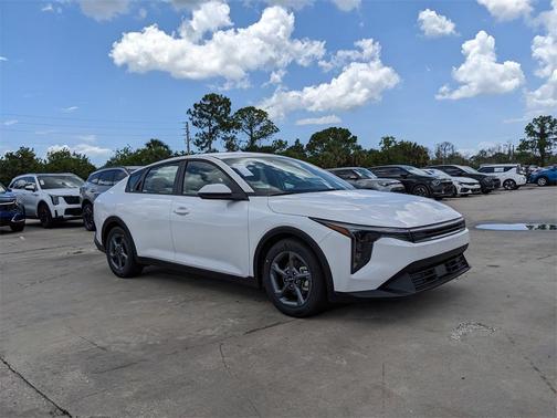 2025 Kia K4 LXS