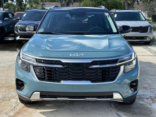 Blue / Black 2026 Kia Seltos S