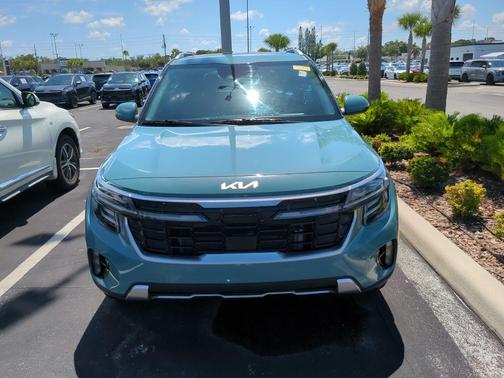 Blue 2025 Kia Seltos SX