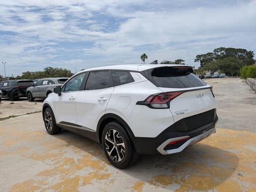 Glacial White Pearl 2023 Kia Sportage EX