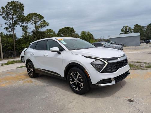 Glacial White Pearl 2023 Kia Sportage EX