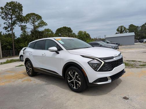 Glacial White Pearl 2023 Kia Sportage EX